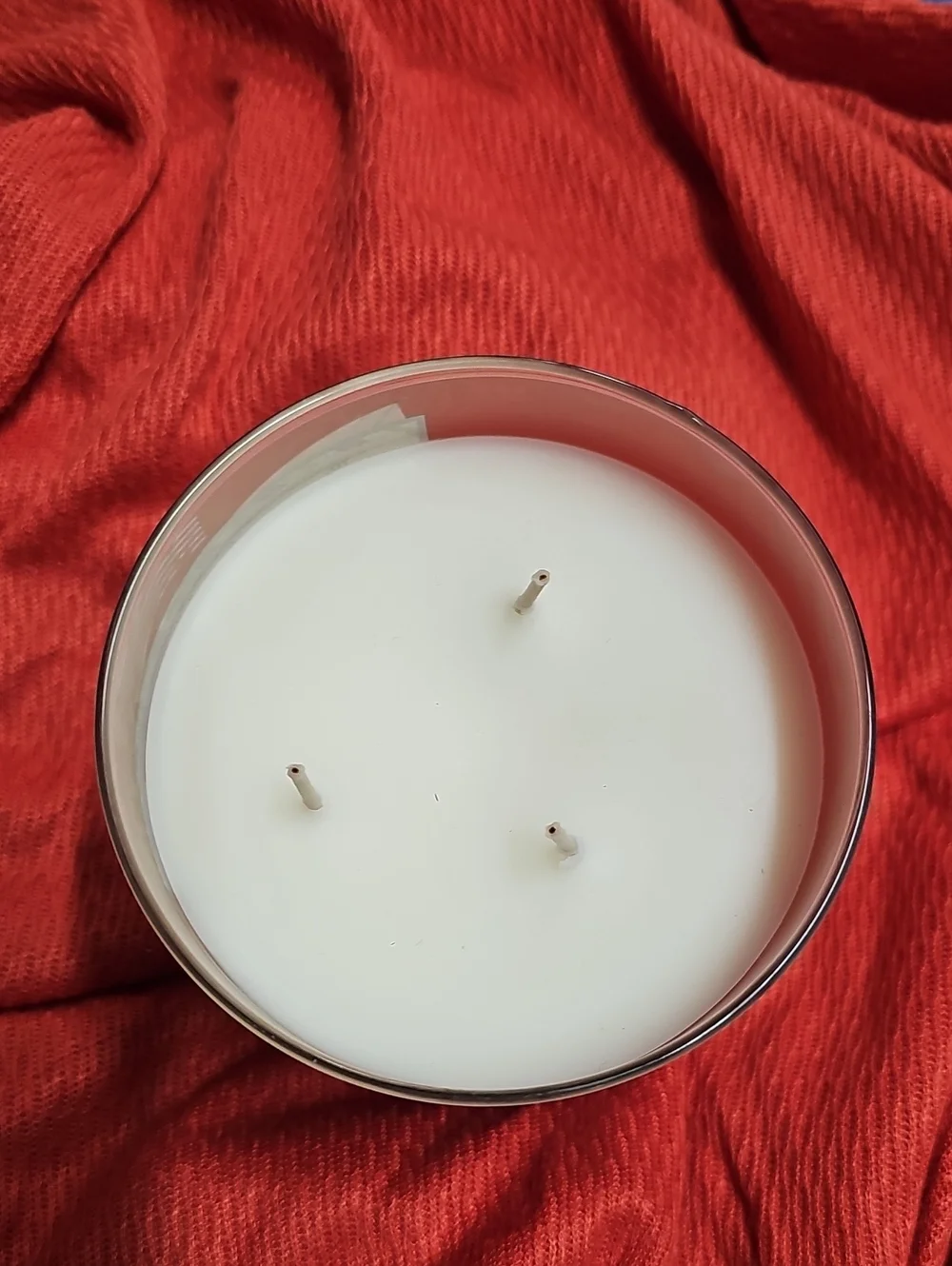 Bath & Body Works Santa's Milk & Cookies 3-wick Candle NWT